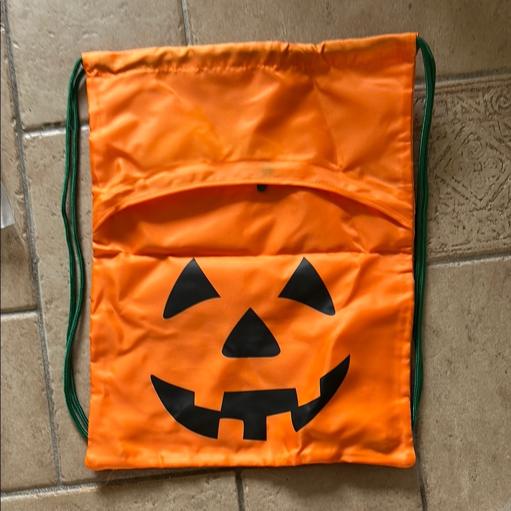 Thirty-One. Kids Pumpkin Drawstring Costume Bag